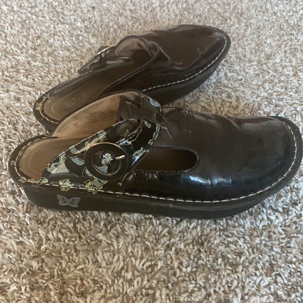 Shoes - Picture 3 of 4